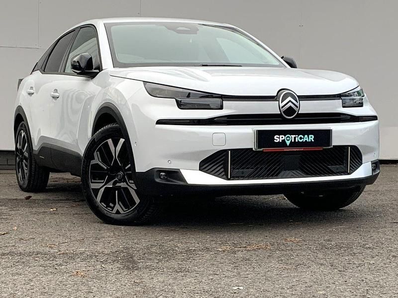 Begagnad Citroën e-C4 114 kW (156 HK) 2025 Vit Halvkombi