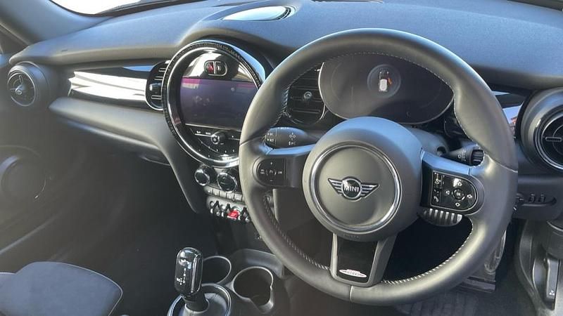 Used Mini Cooper Hatch 134 HP (98 kW) 2023 Black Hatchback