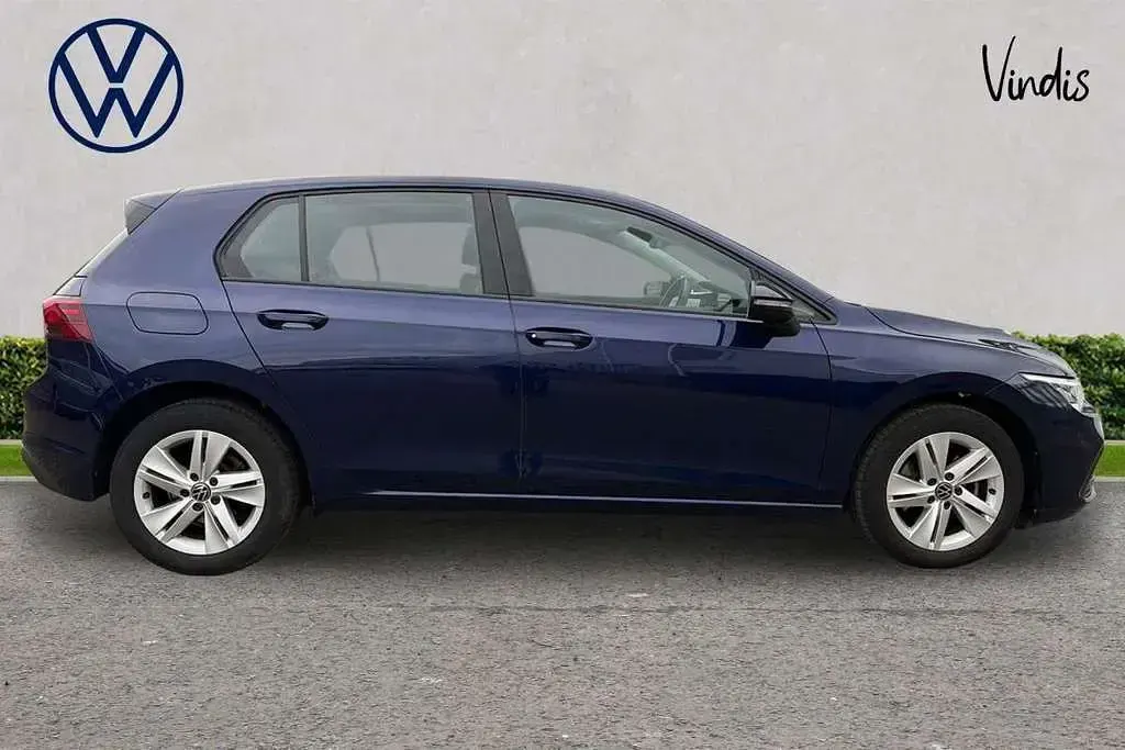 Used VW Golf VIII Life 130 HP (95 kW) 2023 Blue Hatchback