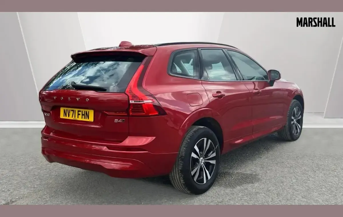 Usado Volvo XC60 Momentum 197 HP (144 kW) 2022 Vermelho SUV