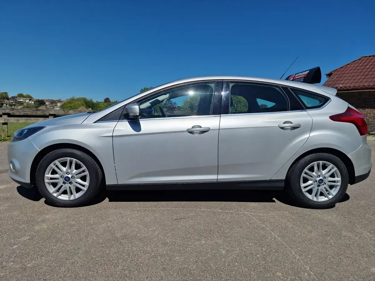 Used Ford Focus Titanium 125 HP (91 kW) 2013 Silver Hatchback
