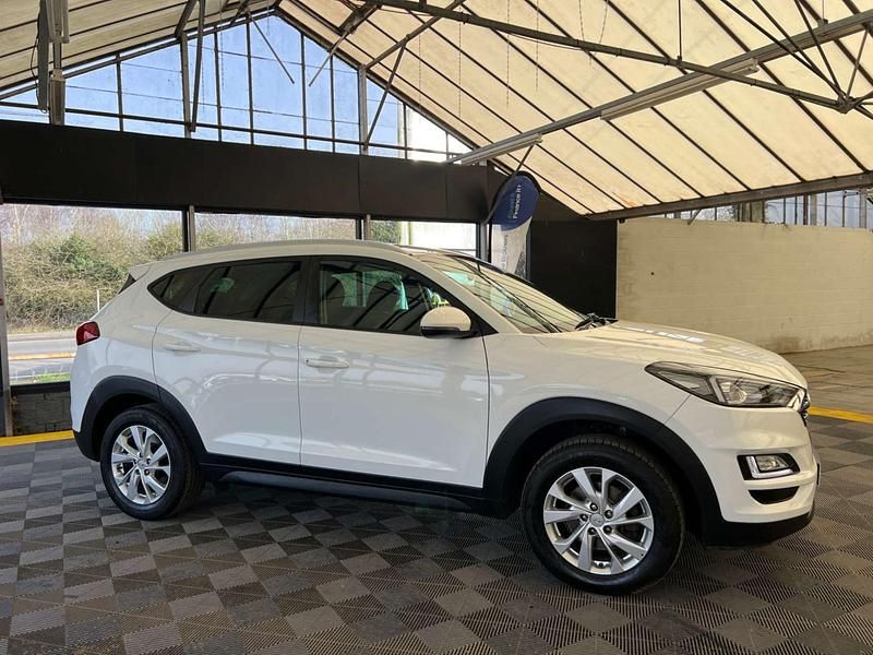 Used Hyundai Tucson SE 132 HP (97 kW) 2019 White SUV