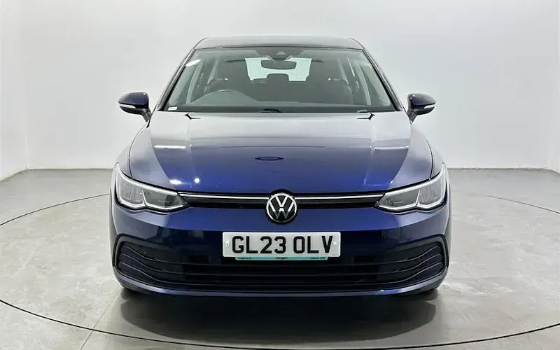 Used VW Golf VIII Life 150 HP (110 kW) 2023 Blue Hatchback
