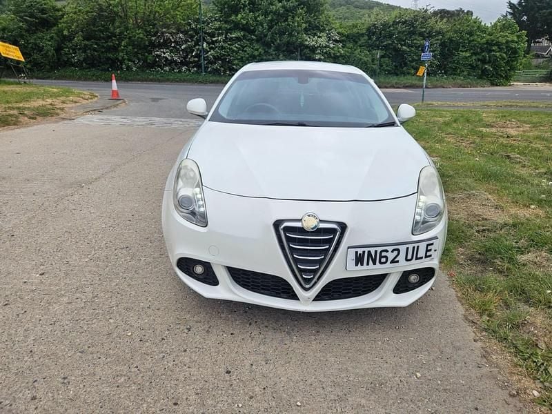 Used Alfa Romeo Giulietta Lusso 140 HP (102 kW) 2012 White Hatchback