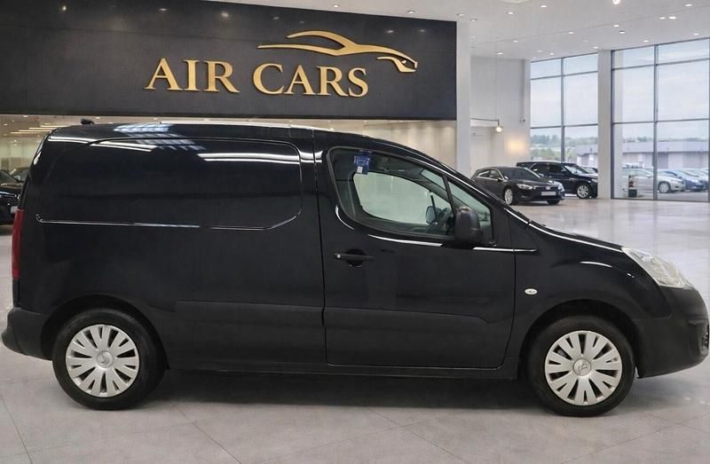 Used Citroën Berlingo 75 HP (55 kW) 2017 Black MPV
