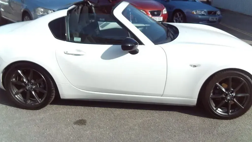 Used Mazda MX5 160 HP (117 kW) 2018 White Cabriolet