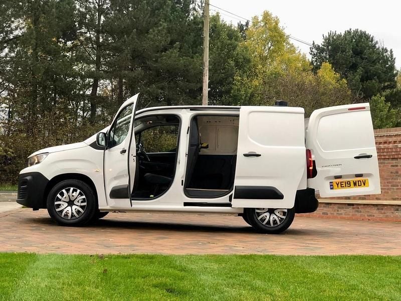 Second-hand Peugeot Partner 2019 Alb Monovolum