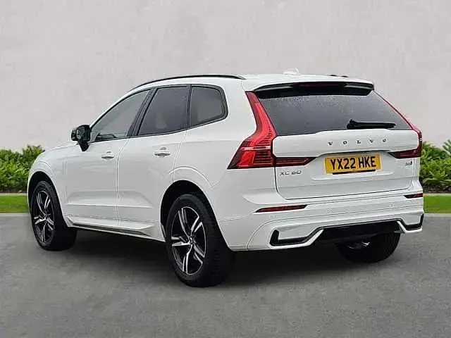 Used Volvo XC60 R-Design 250 HP (183 kW) 2022 White SUV