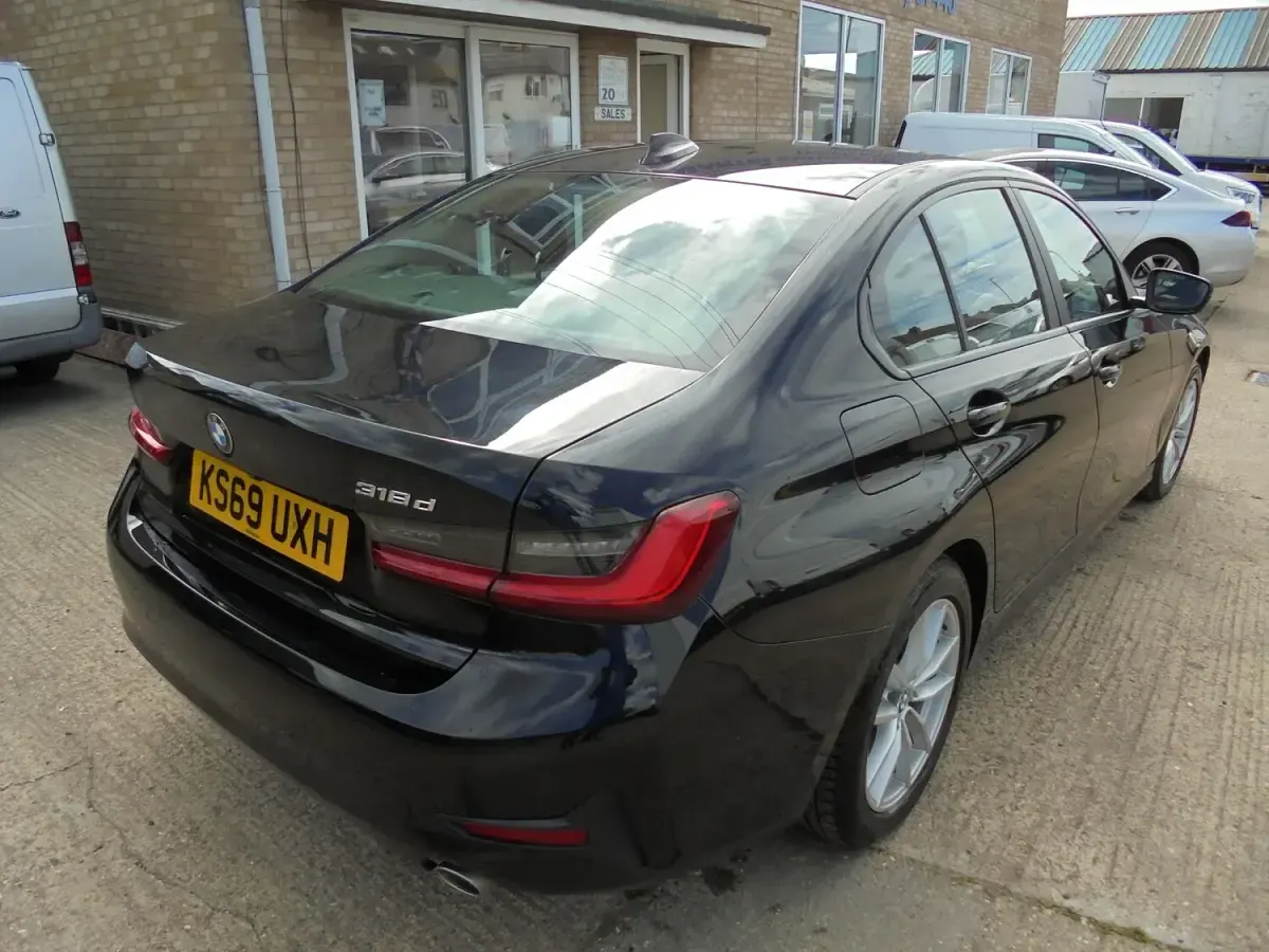 Used BMW 318 Comfort Edition 150 HP (110 kW) 2019 Black Sedan