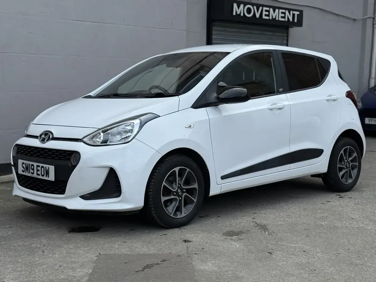 Used Hyundai i10 GO! 100 HP (73 kW) 2019 White Hatchback