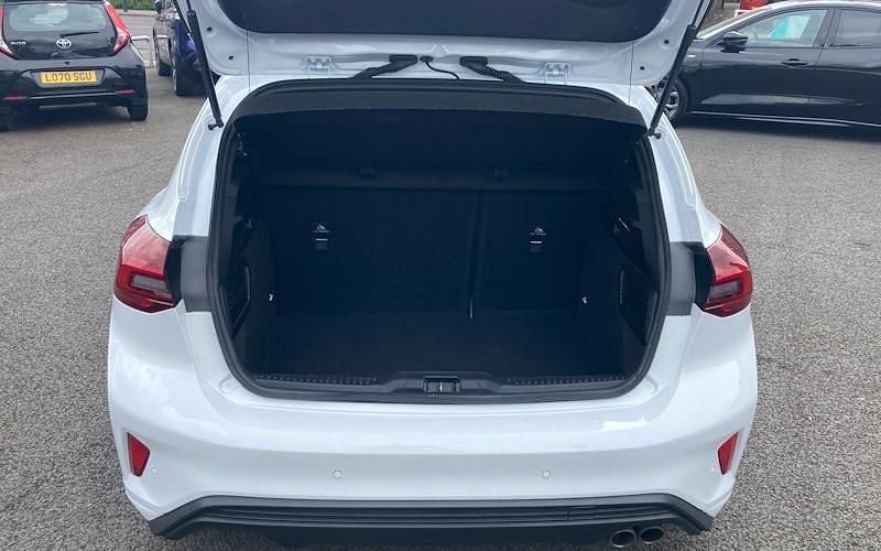 Used Ford Focus ST-Line 125 HP (91 kW) 2023 White Hatchback