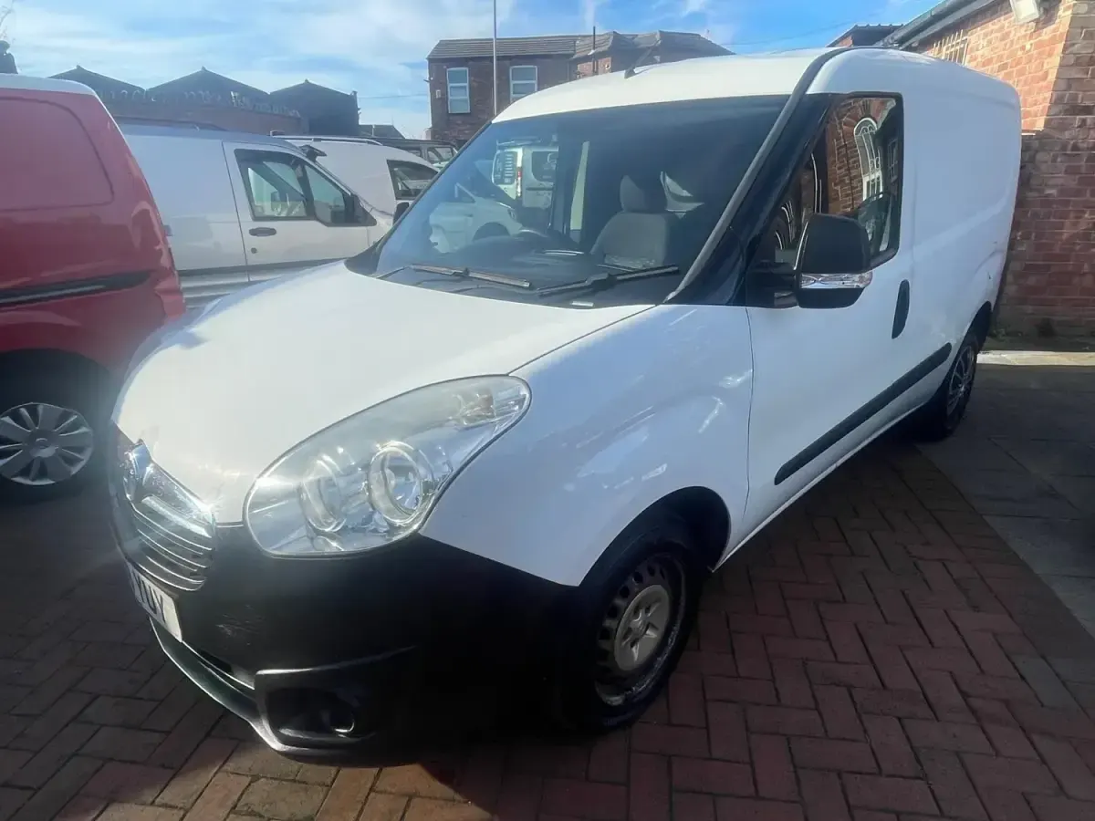 Używany Vauxhall Combo 95 KM (69 kW) 2018 Biały Minivan