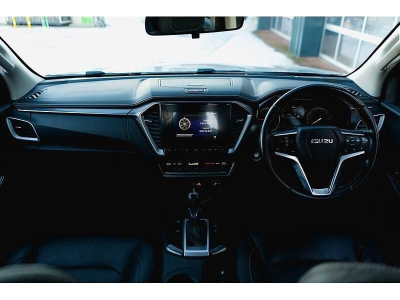 Used Isuzu D-Max 163 HP (119 kW) 2022 Silver Pickup