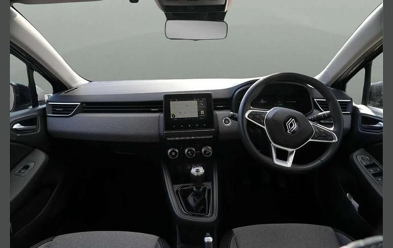 Used Renault Clio V Evolution 90 HP (66 kW) 2024 Grey  Hatchback