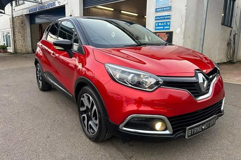 Used Renault Captur Dynamique 90 HP (66 kW) 2016 Red SUV