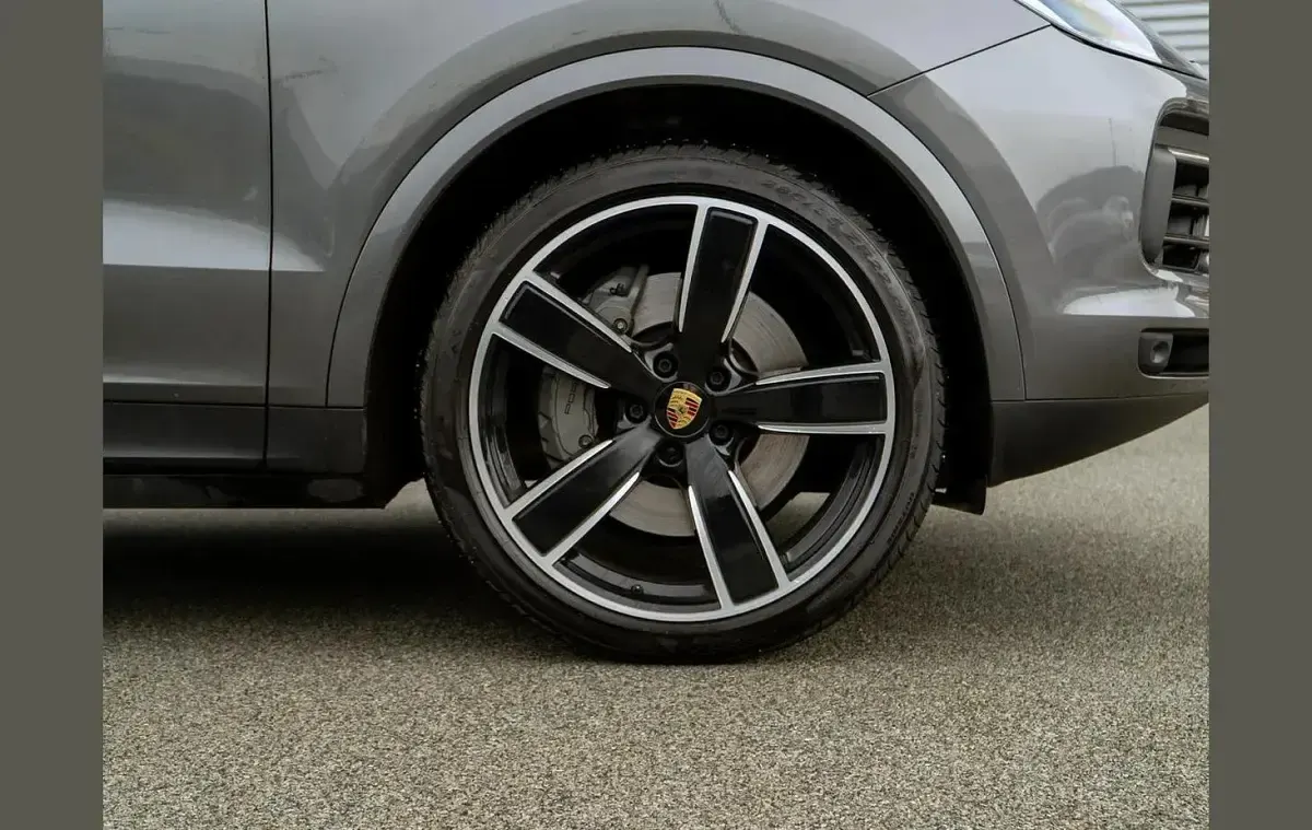 Used Porsche Cayenne 434 HP (319 kW) 2019 Grey SUV