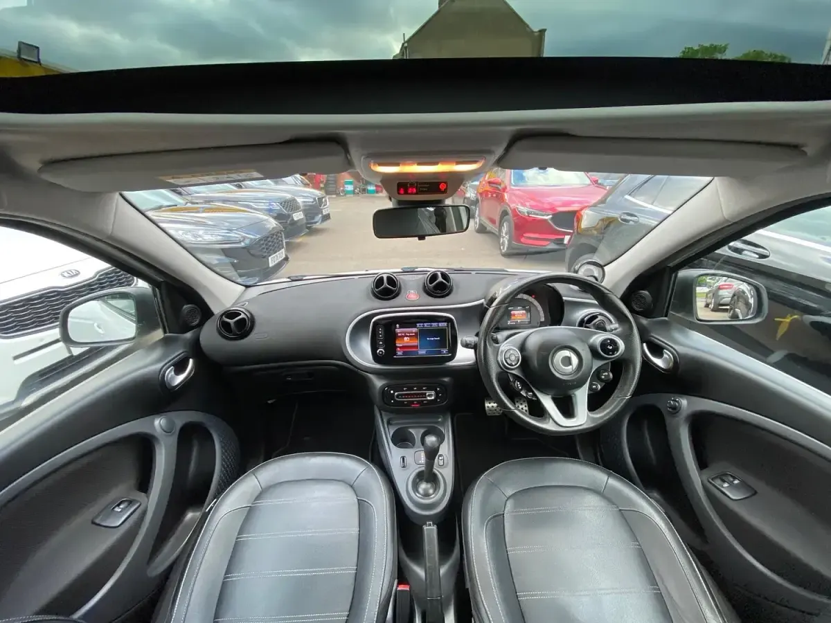 Used Smart ForFour Premium 71 HP (52 kW) 2017 White Hatchback