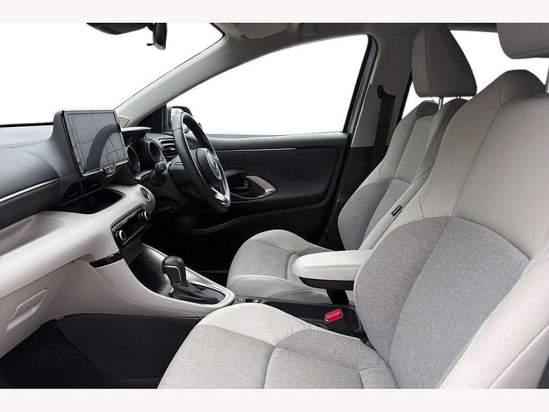 Used Toyota Yaris Hybrid 116 HP (85 kW) 2023 Silver Hatchback