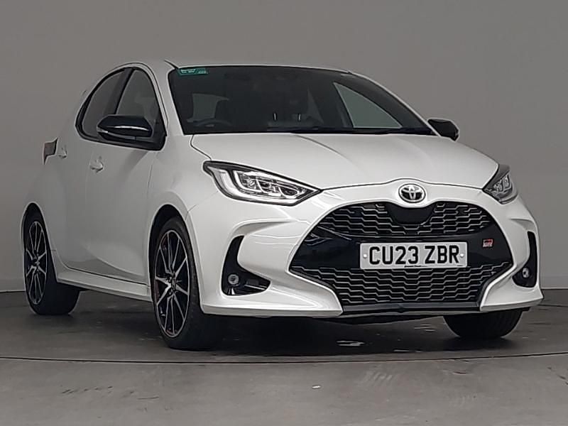 Used Toyota Yaris Hybrid Sport 116 HP (85 kW) 2023 White Hatchback