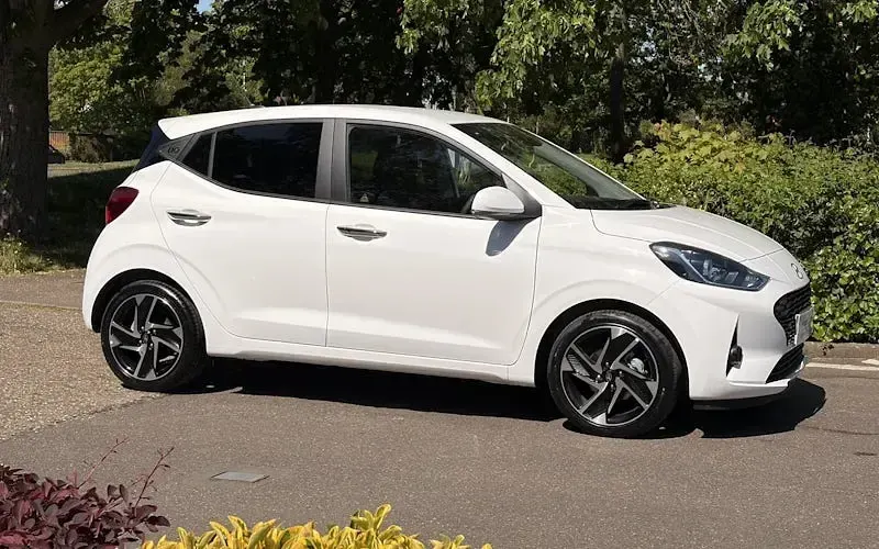 New Hyundai i10 Premium 79 HP (58 kW) 2025 Phantom black Hatchback