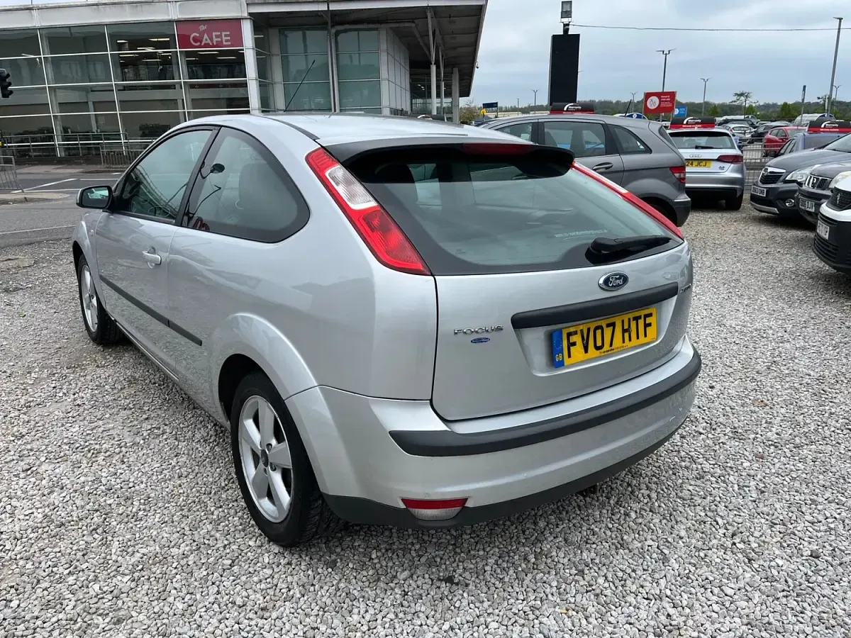 Used Ford Focus Zetec 115 HP (84 kW) 2007 Silver Hatchback