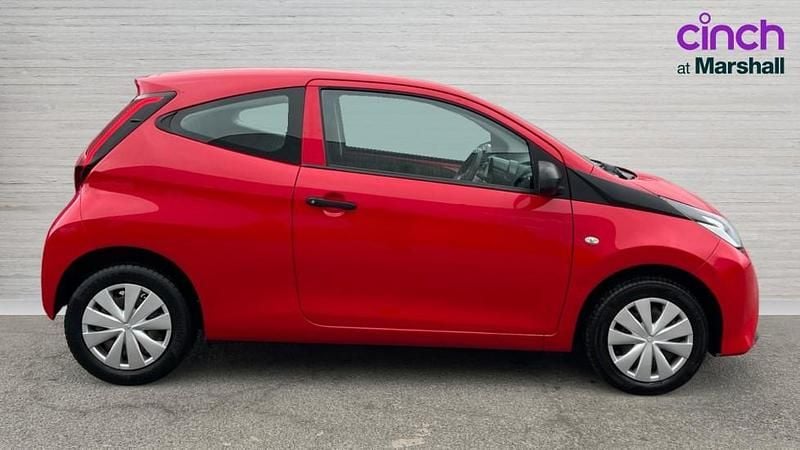 Used Toyota Aygo 72 HP (52 kW) 2019 Red Hatchback