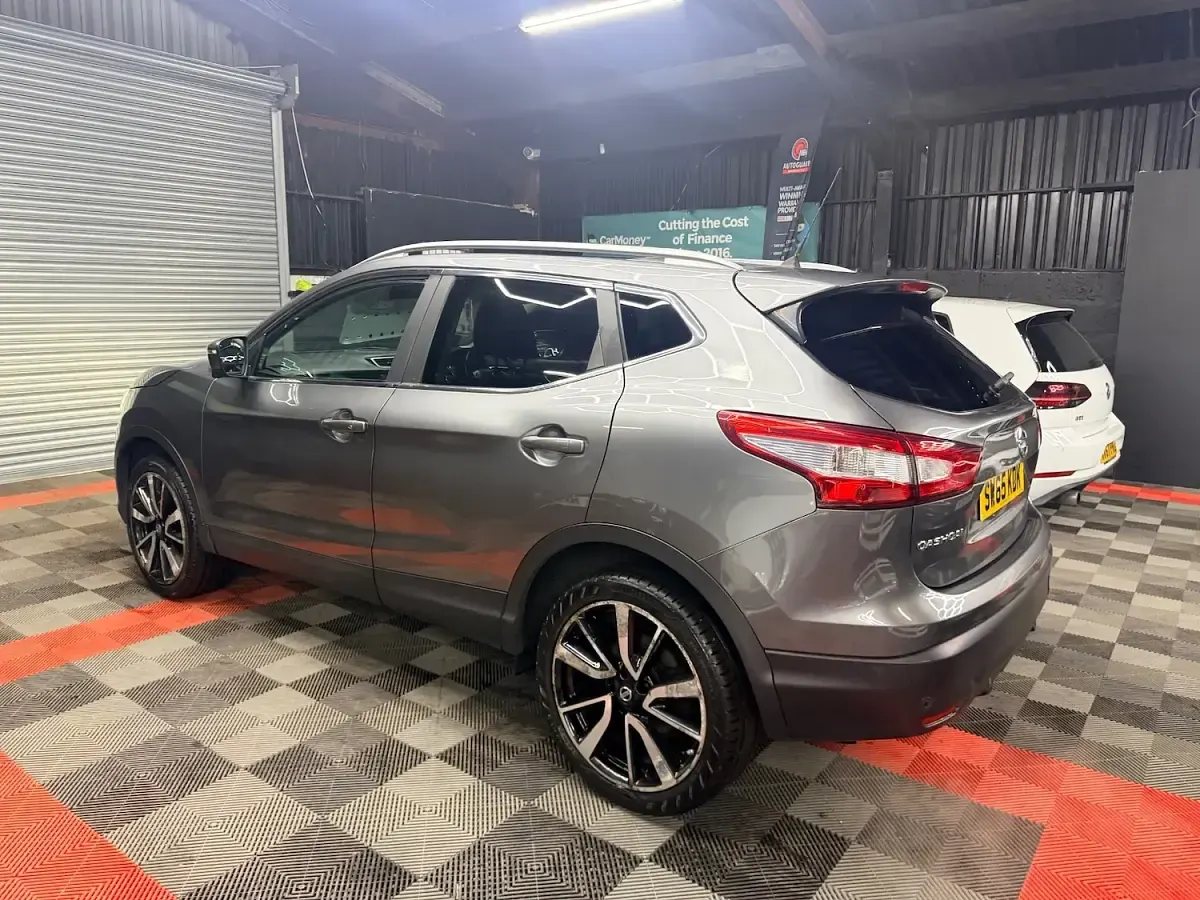 Used Nissan Qashqai Tekna 115 HP (84 kW) 2015 Grey SUV