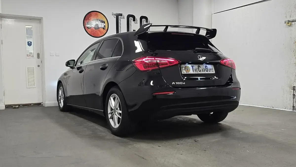 Used Mercedes A180 SE 116 HP (85 kW) 2018 Black Hatchback