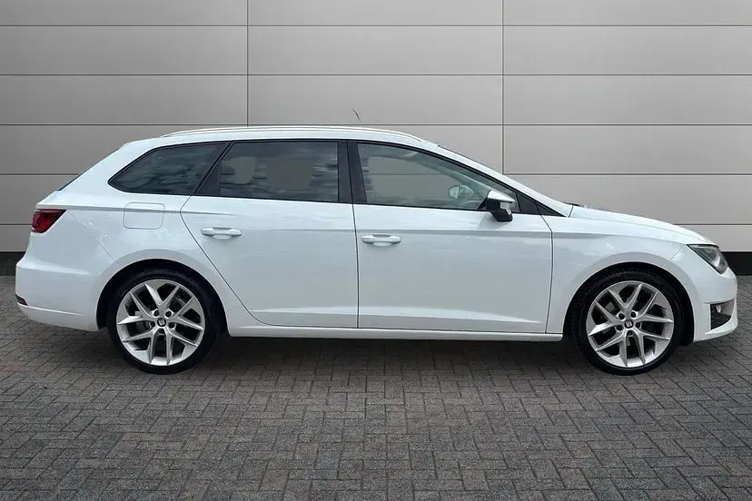 Used Seat Leon ST FR 148 HP (108 kW) 2017 White Estate
