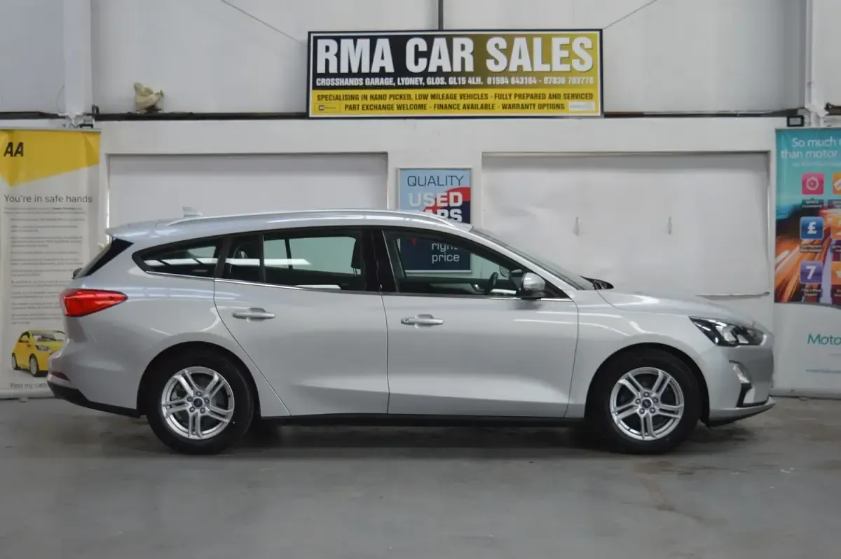 Used Ford Focus Zetec 95 HP (69 kW) 2020 Grey Estate