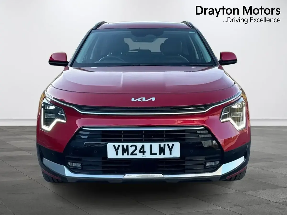 Gebraucht Kia Niro 139 PS (102 kW) 2024 Rot SUV