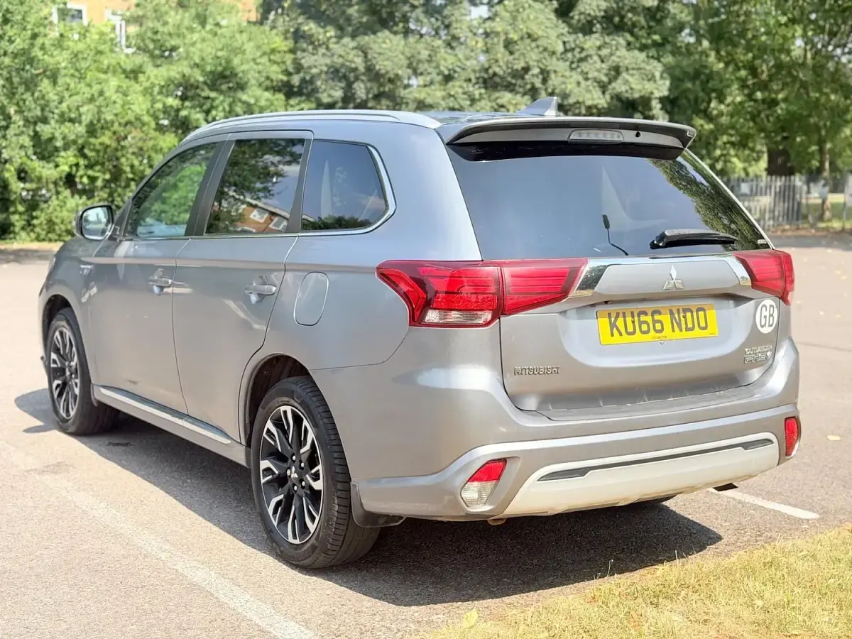 Used Mitsubishi Outlander P-HEV 2016 Grey Estate