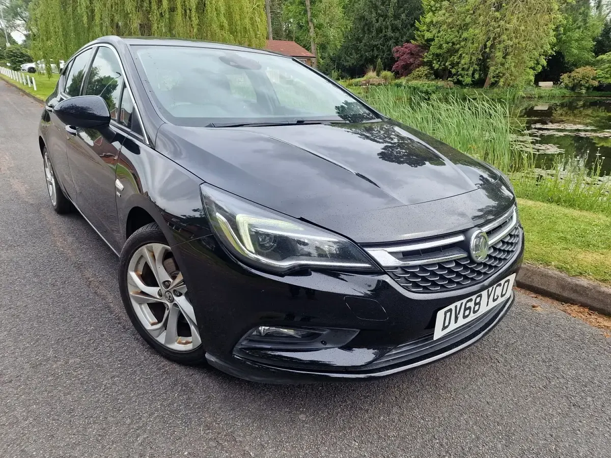 Used Vauxhall Astra SRi 200 HP (147 kW) 2018 Black Hatchback