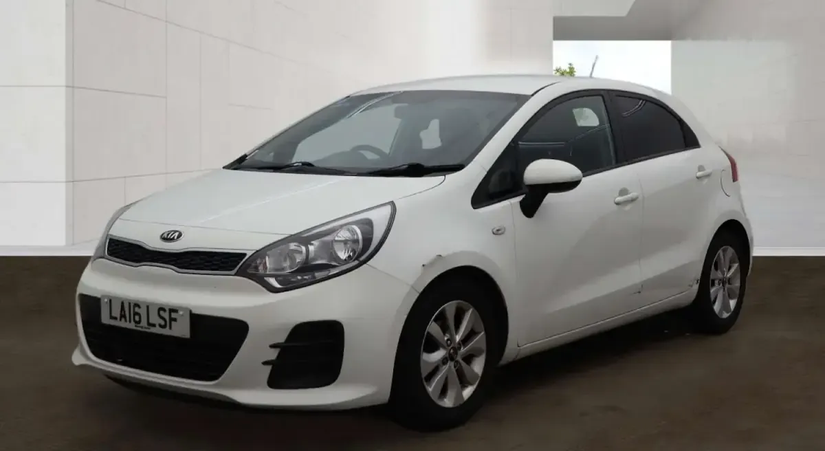 Used Kia Rio 84 HP (61 kW) 2016 White Hatchback