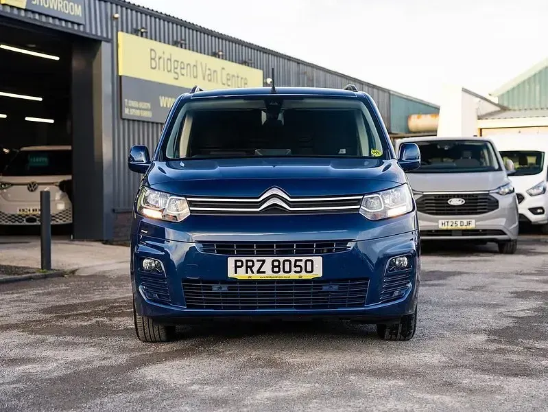 Usado Citroën Berlingo Start 130 HP (95 kW) 2019 Azul Monovolume