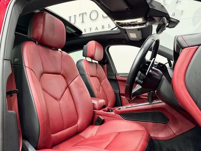 Used Porsche Macan 265 HP (194 kW) 2022 Red SUV