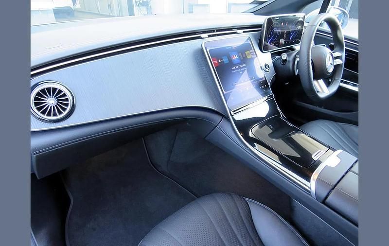 Usado Mercedes EQE350 AMG line 214 kW (292 HP) 2025 Prateado Sedan