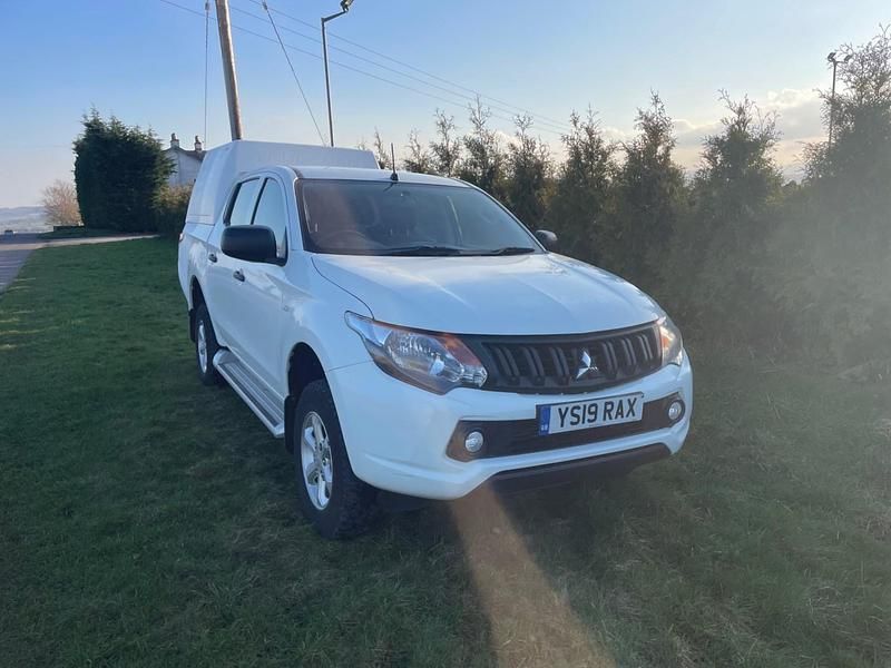 Used Mitsubishi L200 181 HP (133 kW) 2019 White Pickup