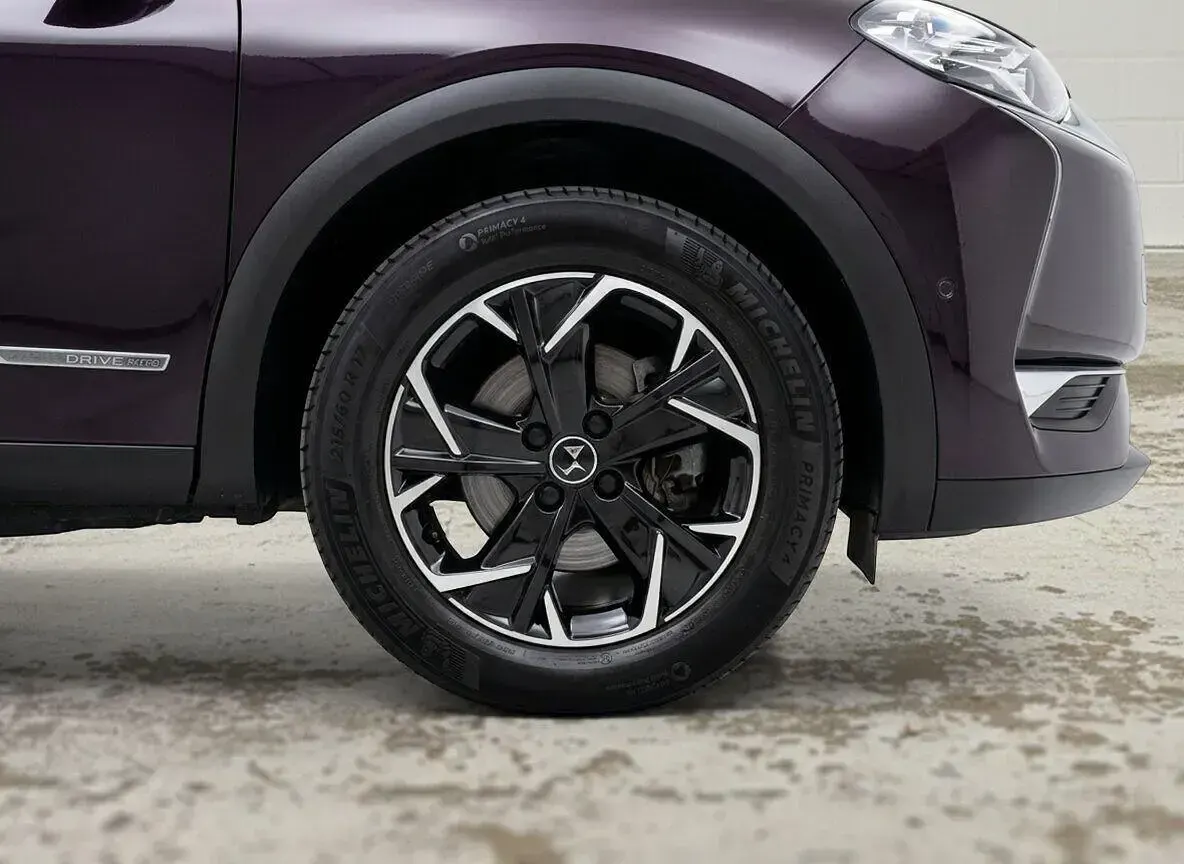 Używany DS Automobiles DS3 Prestige 2021 Purpurowy Minivan