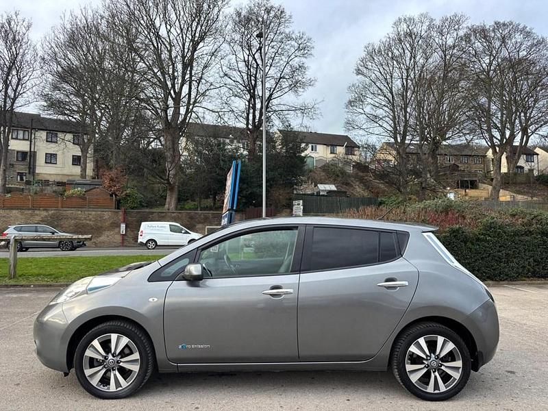 Used Nissan Leaf 360º 80 kW (109 HP) 2015 Grey Hatchback