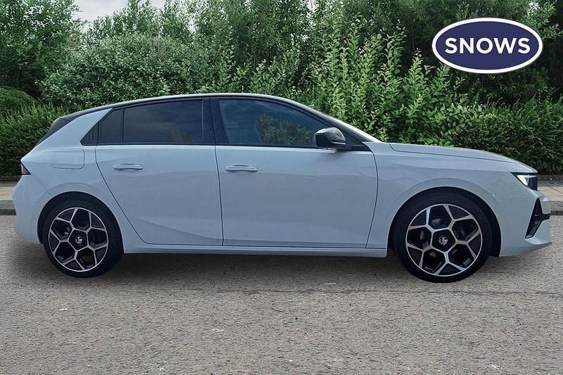 Used Vauxhall Astra Ultimate 130 HP (95 kW) 2025 White