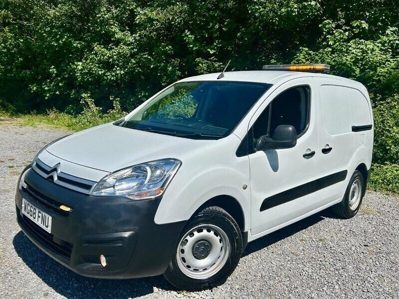 White Used 2018 Citroën Berlingo MPV | £7,490 (Fair price) - Image 1/4