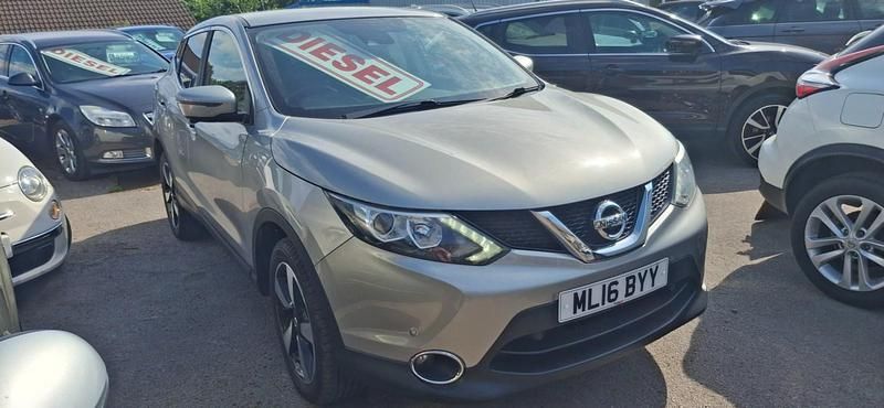Silver Used 2016 Nissan Qashqai N-Connecta SUV | £9,000 (Fair price) - Image 1/4