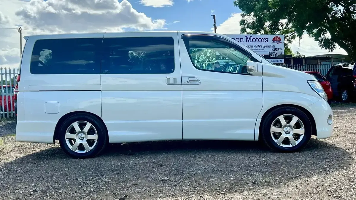 Used Nissan Elgrand 360º 2008 White MPV