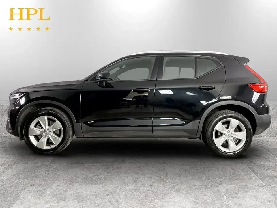 Używany Volvo XC40 Core 163 KM (119 kW) 2022 Czarny SUV