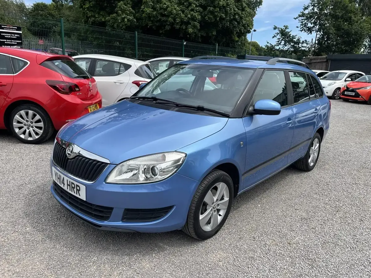 Used Skoda Fabia SE 75 HP (55 kW) 2014 Blue Estate