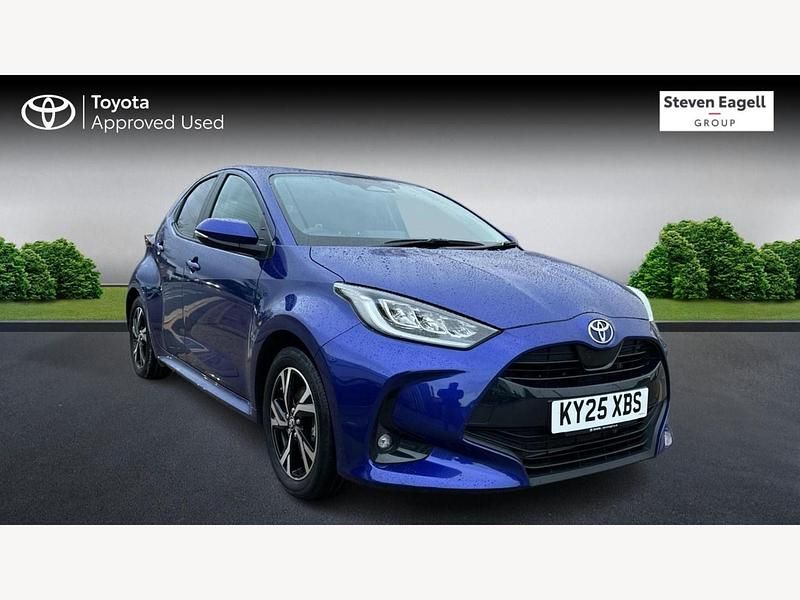 Used Toyota Yaris Hybrid Design 116 HP (85 kW) 2025 Blue Hatchback