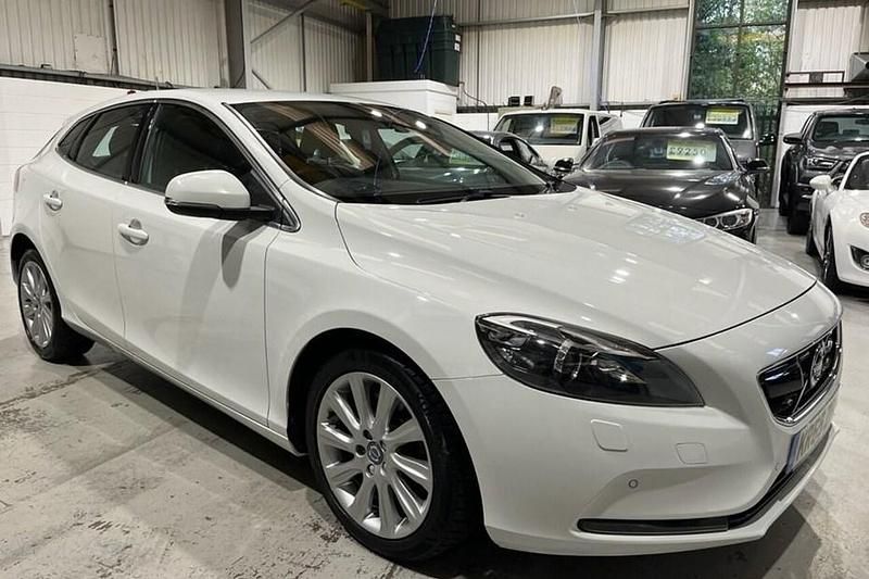 White Used 2015 Volvo V40 SE Lux Estate | £8,895 (Fair price) - Image 1/1