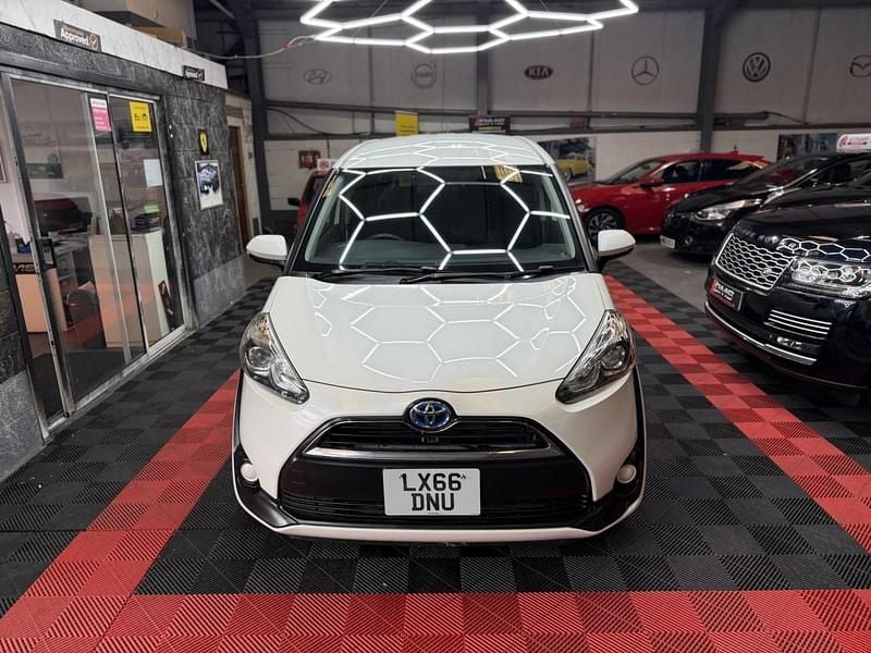 Used Toyota Sienta 2022 White MPV