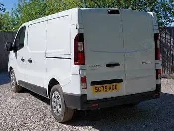 New Renault Trafic 2025 Solid  glacier white MPV